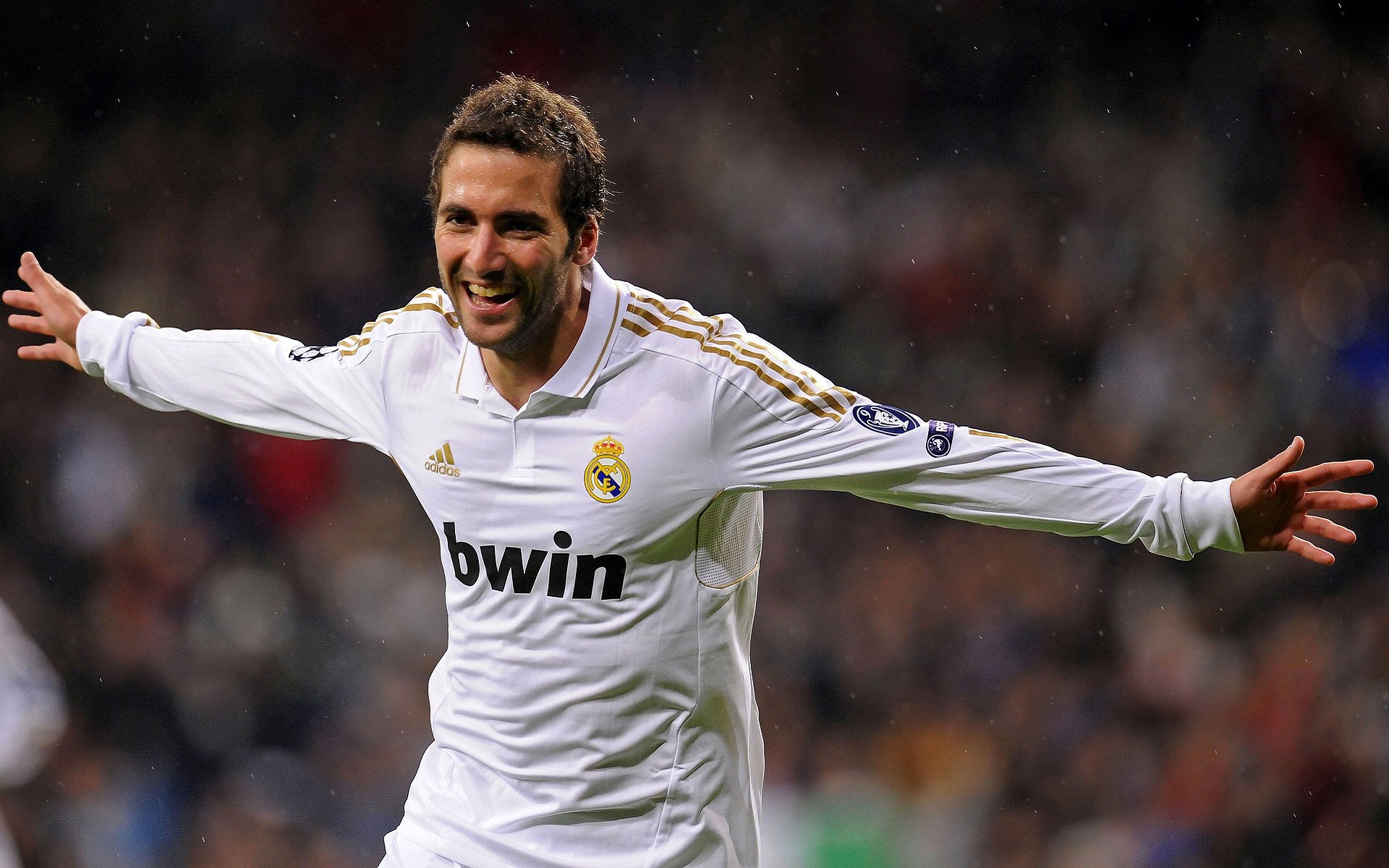 PSG中场组织混乱影响进攻节奏